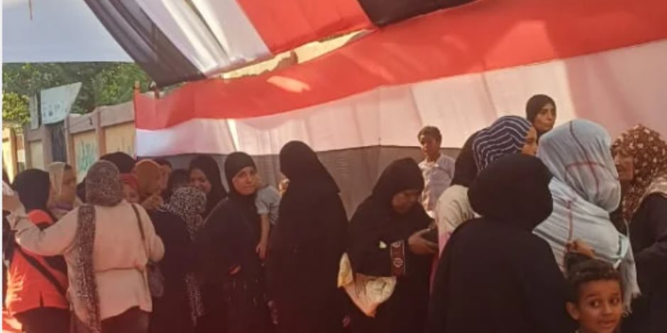 توافد الناخبين من السيدات فى لجان إمبابة.. صور