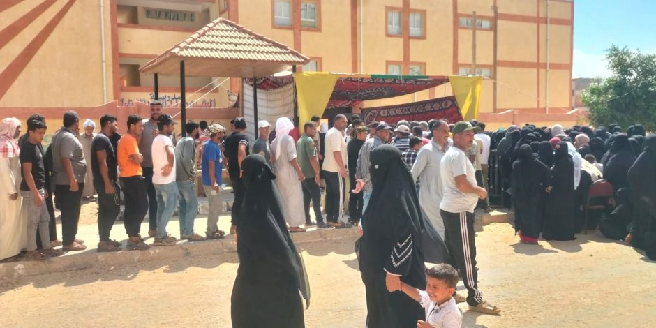 المرأة السيناوية تسجل حضورها بصورة فاعلة في انتخابات مجلس الشيوخ بشمال سيناء (صور)