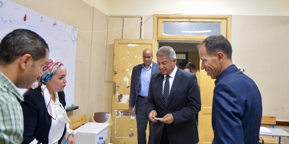 رئيس "الأعلى للإعلام" يدلي بصوته في انتخابات الشيوخ.. ويؤكد: المشاركة واجب وطني وحق دستوري