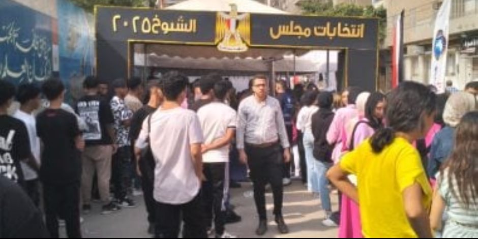 طوابير الشباب تتصدر الحشود الانتخابية بالزيتون فى انتخابات الشيوخ.. صور