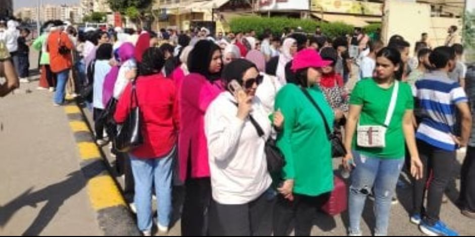 في انتخابات مجلس الشيوخ .. إقبال كبير من الناخبين أمام لجنة مدرسة جيل 2000 بأكتوبر.. صور