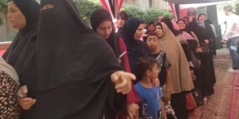 فى اليوم الأول .. طوابير السيدات تزين لجان الهرم بانتخابات مجلس الشيوخ 2025