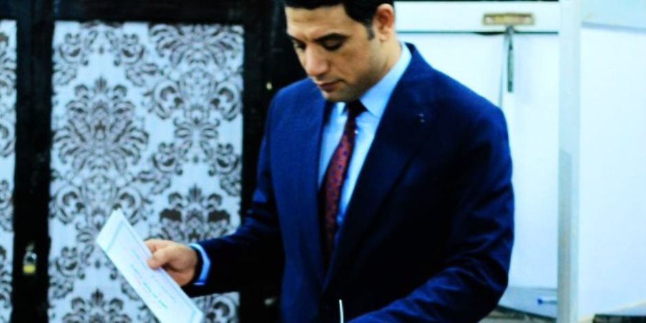 نائب محافظ سوهاج يدلى بصوته فى انتخابات الشيوخ بمدرسة صلاح سالم