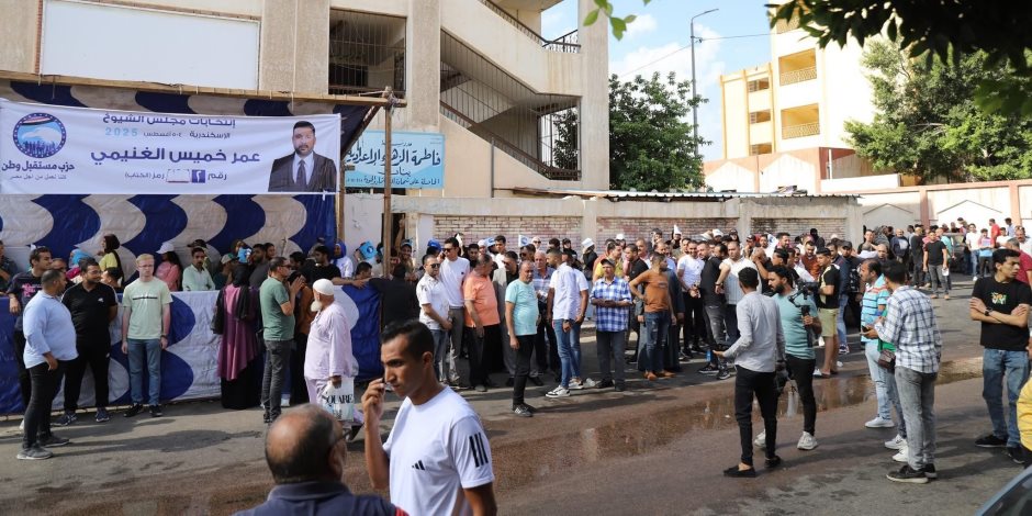 انتخابات مجلس الشيوخ.. إقبال المواطنين فى لجنة فاطمة الزهراء بالإسكندرية