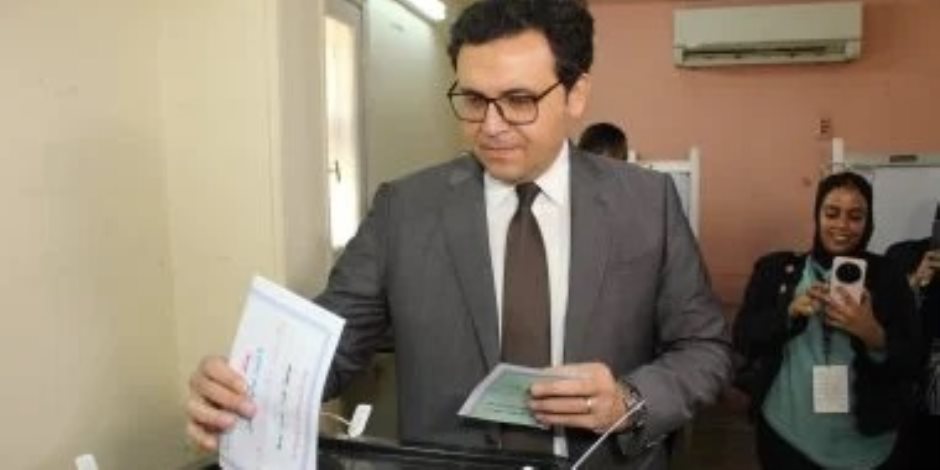 وزير الثقافة يدلي بصوته فى انتخابات مجلس الشيوخ ويؤكد : التصويت الحر هو أحد الحقوق الدستورية