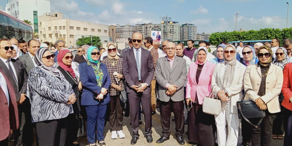 رئيس جامعة دمنهور يقود مسيرة لتحفيز المواطنين على المشاركة بالانتخابات رئيس جامعة دمنهور يقود مسيرة لتحفيز المواطنين على المشاركة بالانتخابات