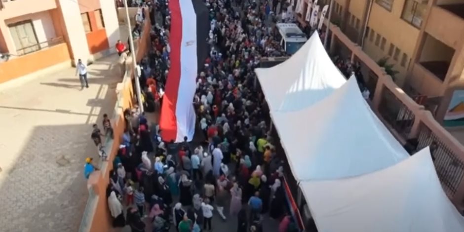 تزاحم الناخبين على مدرسة تحيا مصر في الأسمرات بأول أيام انتخابات الشيوخ (فيديو) تزاحم الناخبين على مدرسة تحيا مصر في الأسمرات بأول أيام انتخابات الشيوخ (فيديو)