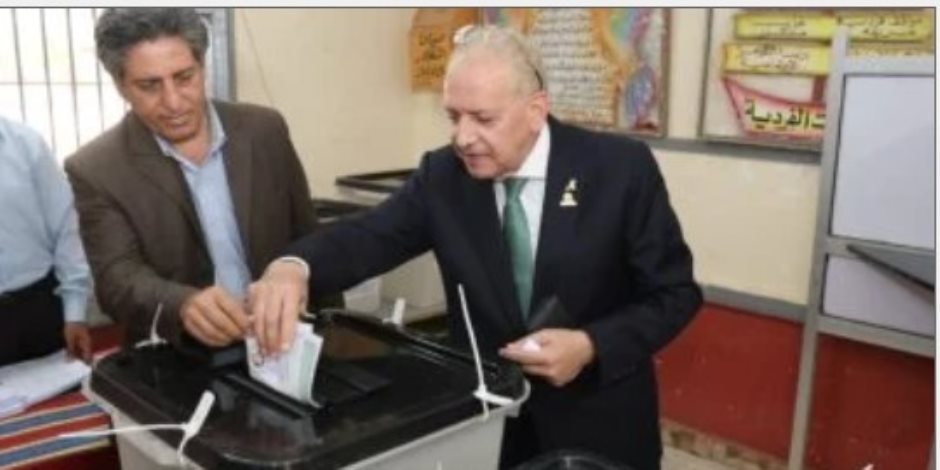 رئيس مياه القليوبية يدلى بصوته فى انتخابات مجلس الشيوخ بالقناطر الخيرية رئيس مياه القليوبية يدلى بصوته فى انتخابات مجلس الشيوخ بالقناطر الخيرية
