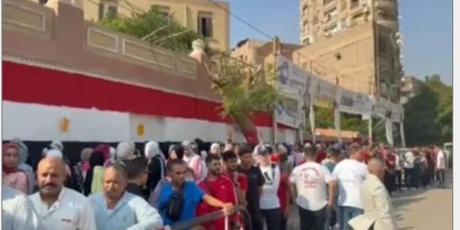 اصطفاف المواطنين فى طوابير أمام لجنة دفنو بالفيوم