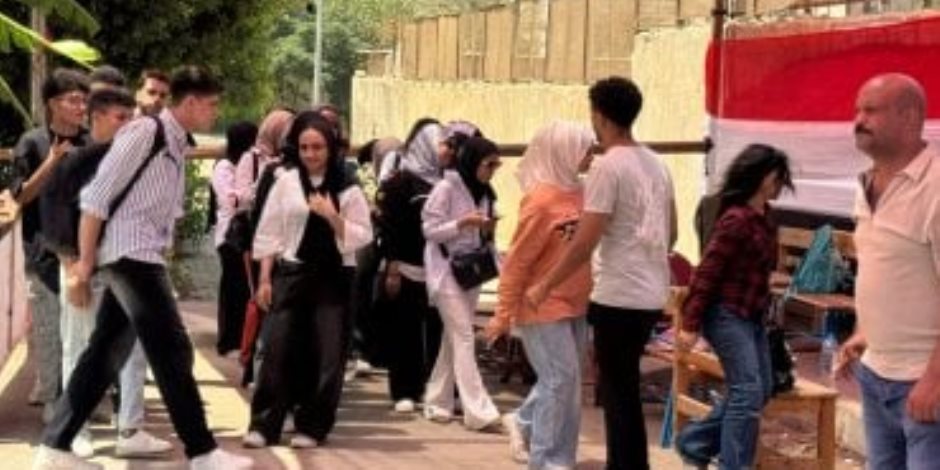 "عشان بلدنا تستاهل".. شباب يشاركون بصوتهم لأول مرة فى انتخابات الشيوخ (صور)