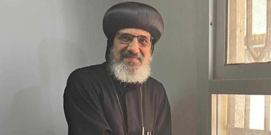   الأسقف العام لكنائس قطاع شبرا يدلى بصوته فى انتخابات مجلس الشيوخ: المشاركة مسؤولية وطنية