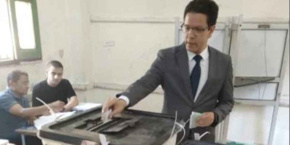 رئيس جامعة بنها يدلى بصوته فى انتخابات مجلس الشيوخ 2025 رئيس جامعة بنها يدلى بصوته فى انتخابات مجلس الشيوخ 2025