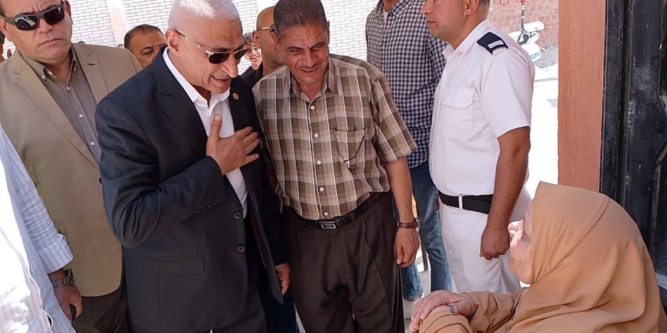 محافظ شمال سيناء يتفقد لجان انتخابات مجلس الشيوخ بالعريش.. ويوجه لتسهيل وصول الناخبين لصناديق الاقتراع (صور) محافظ شمال سيناء يتفقد لجان انتخابات مجلس الشيوخ بالعريش.. ويوجه لتسهيل وصول الناخبين لصناديق الاقتراع (صور)