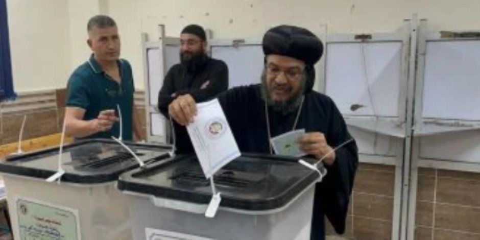 الأنبا بافلى يدلى بصوته فى انتخابات الشيوخ: نقف مع بلدنا أمام التحديات الأنبا بافلى يدلى بصوته فى انتخابات الشيوخ: نقف مع بلدنا أمام التحديات
