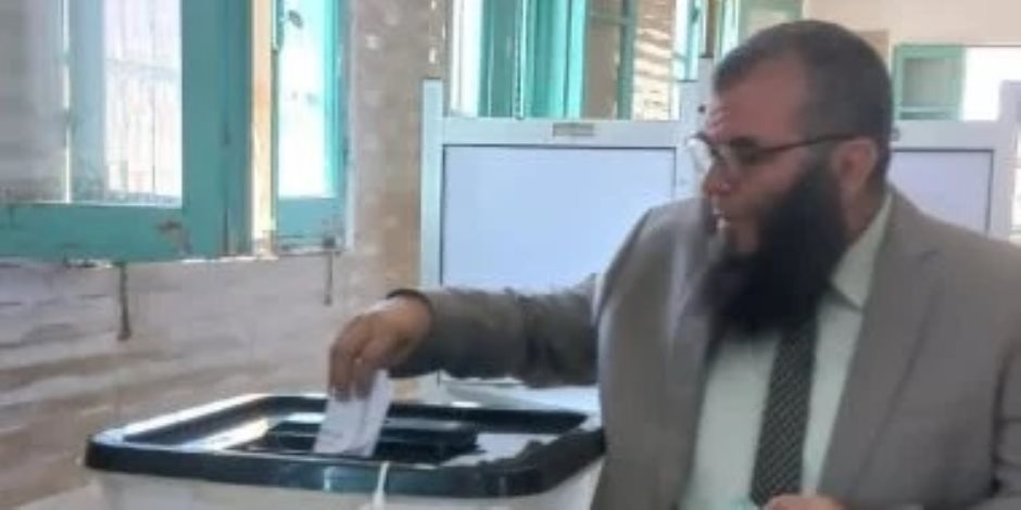رئيس حزب النور بعد الإدلاء بصوته  فى انتخابات مجلس الشيوخ بع : لن نلتفت لدعوات الإحباط