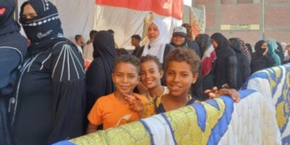 المرأة فى مقدمة الطوابير بثانى أيام انتخابات مجلس الشيوخ بأسوان المرأة فى مقدمة الطوابير بثانى أيام انتخابات مجلس الشيوخ بأسوان