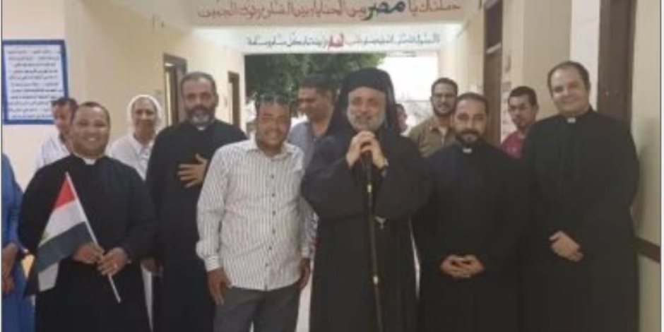 رجال الكنيسة والقساوسة يشاركون فى التصويت بلجان القباحى بالأقصر رجال الكنيسة والقساوسة يشاركون فى التصويت بلجان القباحى بالأقصر