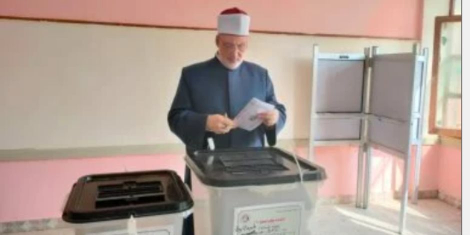 وكيل الأزهر يدلى بصوته فى انتخابات الشيوخ بالشروق.. ويؤكد واجب وطنى وكيل الأزهر يدلى بصوته فى انتخابات الشيوخ بالشروق.. ويؤكد واجب وطنى