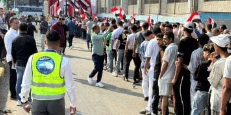 أطول طابور للناخبين.. احتشاد الشباب أمام لجان انتخابات مدرسة الوراق الثانوية أطول طابور للناخبين.. احتشاد الشباب أمام لجان انتخابات مدرسة الوراق الثانوية