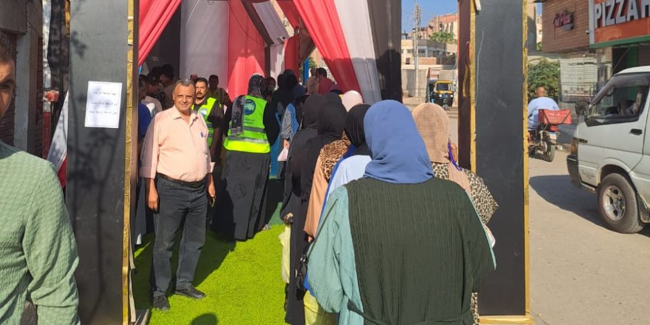سيدات كفر شكر يسطرن ملحمة أمام لجان انتخابات مجلس الشيوخ بالقليوبية.. صور سيدات كفر شكر يسطرن ملحمة أمام لجان انتخابات مجلس الشيوخ بالقليوبية.. صور