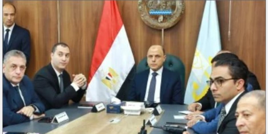 محافظ كفر الشيخ يترأس غرفة العمليات ويتابع انتظام سير لجان انتخابات الشيوخ محافظ كفر الشيخ يترأس غرفة العمليات ويتابع انتظام سير لجان انتخابات الشيوخ