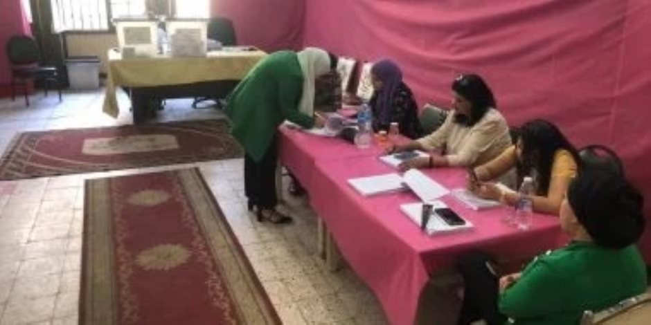 لجنة قصر الدوبارة تدفع بعدد إضافى من الموظفين لاستيعاب الحشود في انتخابات مجلس الشيوخ لجنة قصر الدوبارة تدفع بعدد إضافى من الموظفين لاستيعاب الحشود في انتخابات مجلس الشيوخ