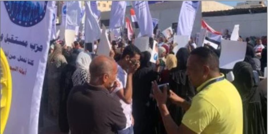 مسيرة بالأعلام فى الغردقة لحث المواطنين على التصويت بانتخابات الشيوخ مسيرة بالأعلام فى الغردقة لحث المواطنين على التصويت بانتخابات الشيوخ