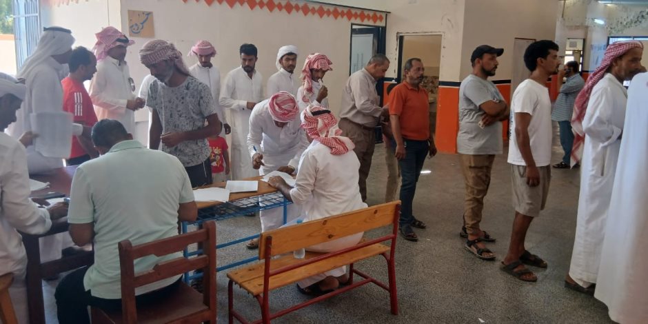 توافد الناخبين على لجان دهب فى جنوب سيناء للتصويت فى انتخابات الشيوخ