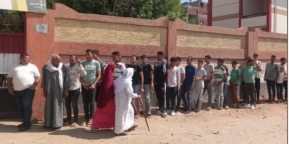إقبال متزايد على لجان كفر البطيخ فى اليوم الثانى لانتخابات الشيوخ بدمياط إقبال متزايد على لجان كفر البطيخ فى اليوم الثانى لانتخابات الشيوخ بدمياط