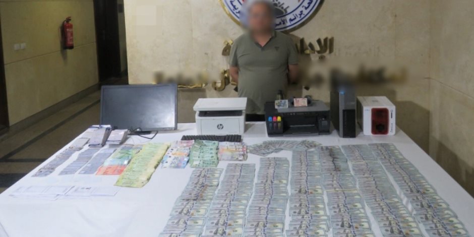 ضبط مالك شركة لقيامه بالإتجار غير المشروع بالنقد الأجنبي وتزوير المستندات ضبط مالك شركة لقيامه بالإتجار غير المشروع بالنقد الأجنبي وتزوير المستندات
