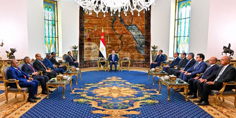 الرئيس السيسى يستقبل رئيس مجلس الوزراء الانتقالى بجمهورية السودان لبحث دعم الاستقرار وتعزيز التعاون الثنائي الرئيس السيسى يستقبل رئيس مجلس الوزراء الانتقالى بجمهورية السودان لبحث دعم الاستقرار وتعزيز التعاون الثنائي
