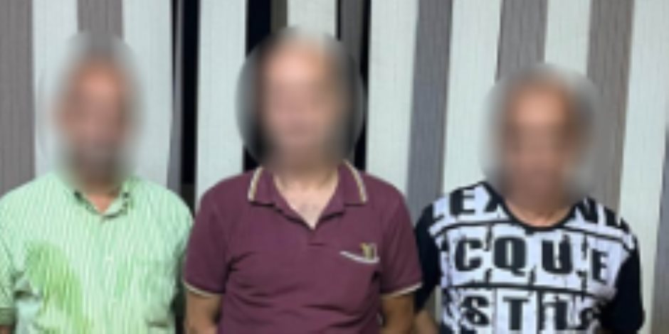 ضبط 3 أشخاص لقيامهم بالإستيلاء على أموال الدعم بطرق إحتيالية بقصد تحقيق أرباح مالية غير مشروعة ضبط 3 أشخاص لقيامهم بالإستيلاء على أموال الدعم بطرق إحتيالية بقصد تحقيق أرباح مالية غير مشروعة