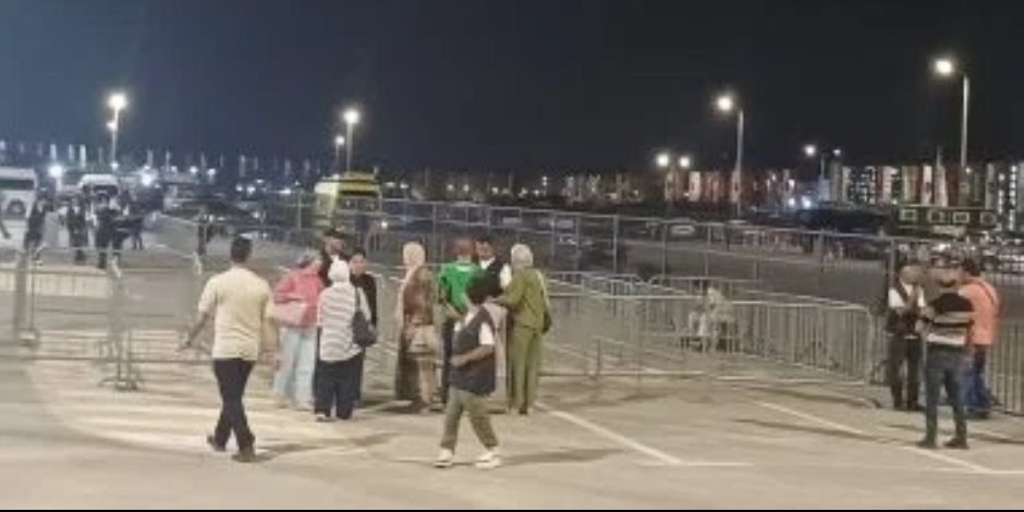 بدء توافد الجمهور على حفل أصالة بمهرجان العلمين الجديدة