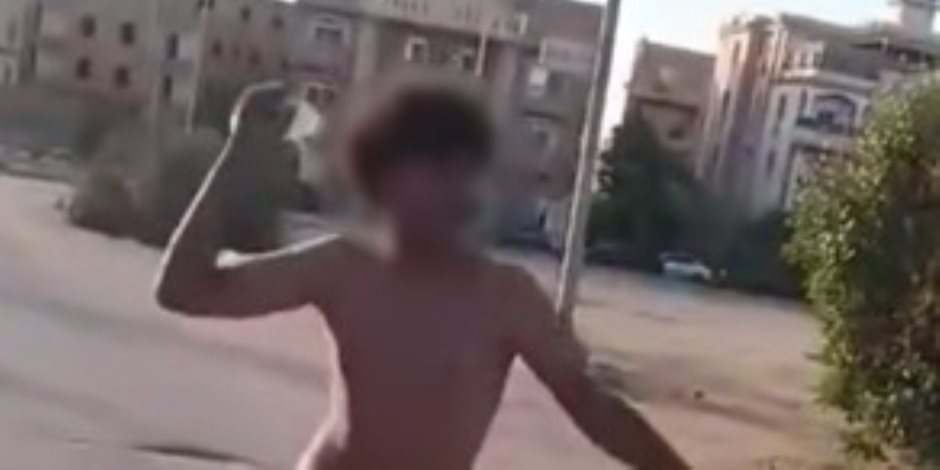 كشف ملابسات فيديو يتضمن قيام أحد الأشخاص بممارسة أعمال البلطجة والتعدى على والده بالتبنى وأسرته بالجيزة