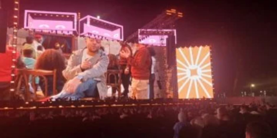 مسرح يو أرينا يستعد لاستقبال تامر عاشور فى رابع حفلات مهرجان العلمين.. صور