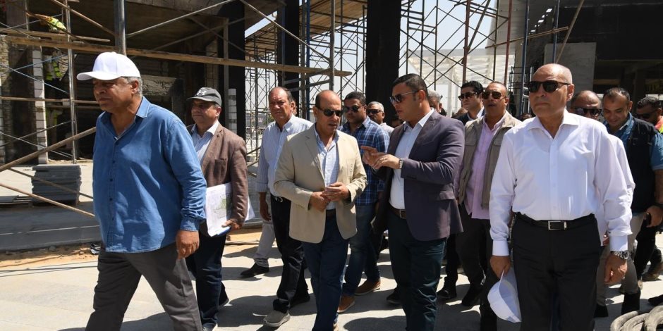 وزير الإسكان ومحافظ القاهرة يتفقدان مكونات مشروع حدائق "تلال الفسطاط" بمنطقة مصر القديمة وزير الإسكان ومحافظ القاهرة يتفقدان مكونات مشروع حدائق "تلال الفسطاط" بمنطقة مصر القديمة