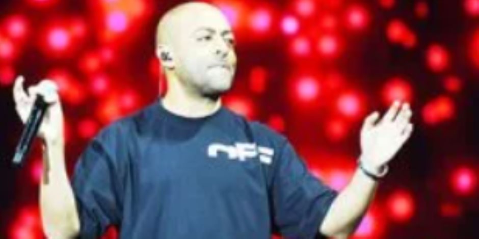 تامر عاشور يغني "قولوله سماح وتيجي نتراهن" في حفل مهرجان العلمين