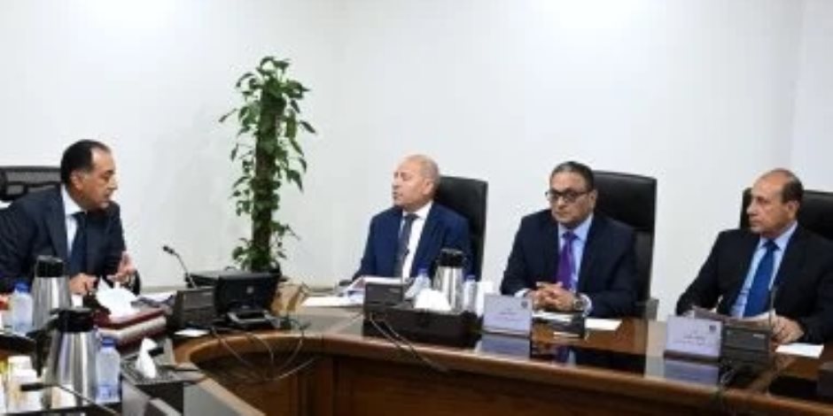 رئيس الوزراء يستعرض الفرص الاستثمارية ببعض الأراضي الفضاء على كورنيش النيل رئيس الوزراء يستعرض الفرص الاستثمارية ببعض الأراضي الفضاء على كورنيش النيل
