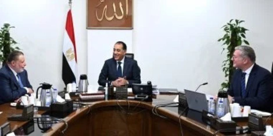 رئيس الوزراء يتابع توفير المنتجات البترولية وسداد مستحقات الشركاء الأجانب في القطاع رئيس الوزراء يتابع توفير المنتجات البترولية وسداد مستحقات الشركاء الأجانب في القطاع