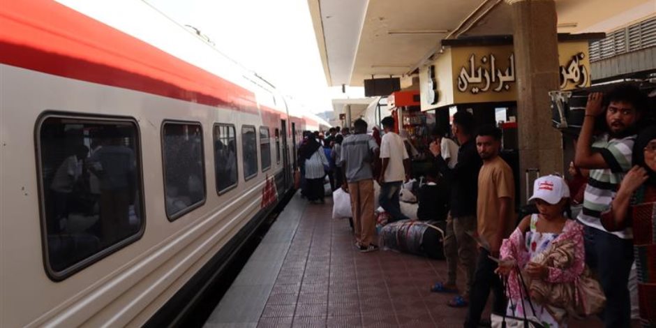 السكة الحديد تشغل رابع قطار لتسهيل العودة الطوعية للأشقاء السودانيين.. صور