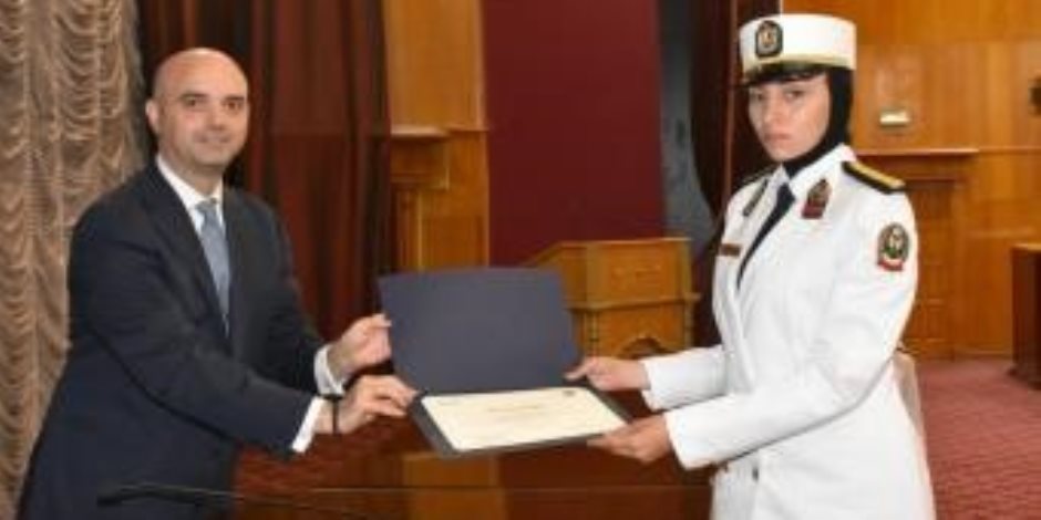 أكاديمية الشرطة تنظم دورة تدريبية لطالبات كلية الشرطة للتدريب على فحص وثائق السفر أكاديمية الشرطة تنظم دورة تدريبية لطالبات كلية الشرطة للتدريب على فحص وثائق السفر