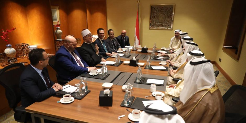 على هامش المؤتمر العالمي العاشر للإفتاء.. مفتي الجمهورية يلتقى رئيس الهيئة العامة للشؤون الإسلامية والأوقاف بأبو ظبي ومدير جامعة محمد بن زايد للعلوم الإنسانية على هامش المؤتمر العالمي العاشر للإفتاء.. مفتي الجمهورية يلتقى رئيس الهيئة العامة للشؤون الإسلامية والأوقاف بأبو ظبي ومدير جامعة محمد بن زايد للعلوم الإنسانية