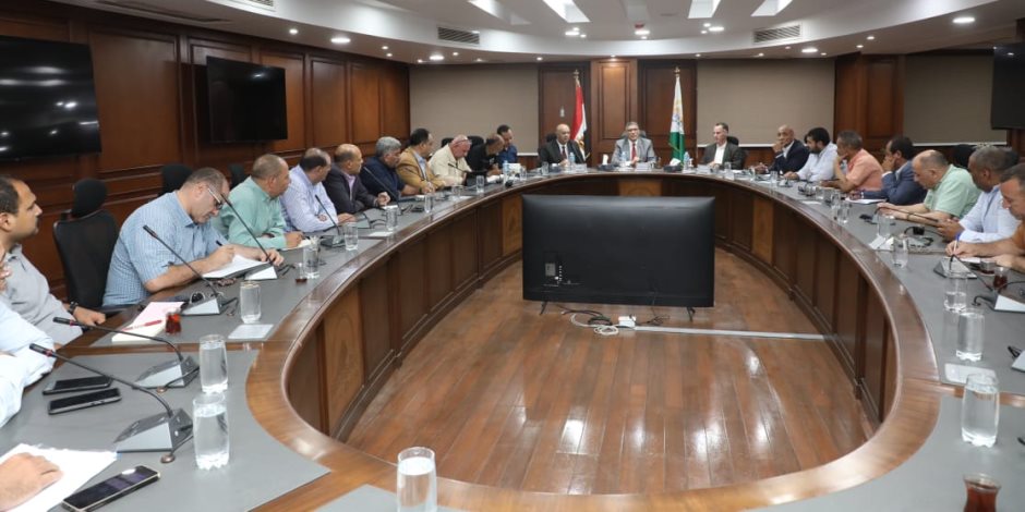 محافظ الجيزة يعقد اجتماعًا تنسيقيًا لمتابعة ملفات العمل الحيوية وتحسين مستوى الخدمات محافظ الجيزة يعقد اجتماعًا تنسيقيًا لمتابعة ملفات العمل الحيوية وتحسين مستوى الخدمات