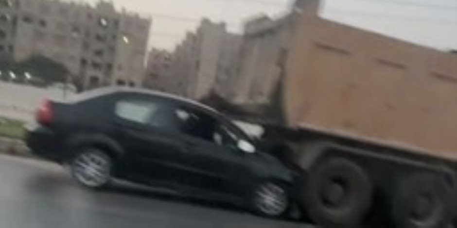 ضبط مرتكبي واقعة ملاحقة سيارة فتيات ماتسبب في اصطدامهن بسيارة نقل على الطريق بالجيزة