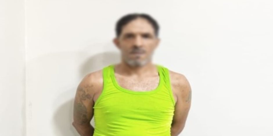 كشف ملابسات مقطع فيديو تم تداوله بمواقع التواصل يتضمن قيام أحد الأشخاص بالتعدى على آخر وأسرته بإستخدام مفك ورشقهم بالحجارة بالغربية وضبط مرتكب الواقعة