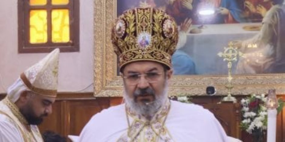 مطران إيبارشية سوهاج للأقباط الكاثوليك يترأس قداس عيد العذراء مريم بكنيستها بشبرا