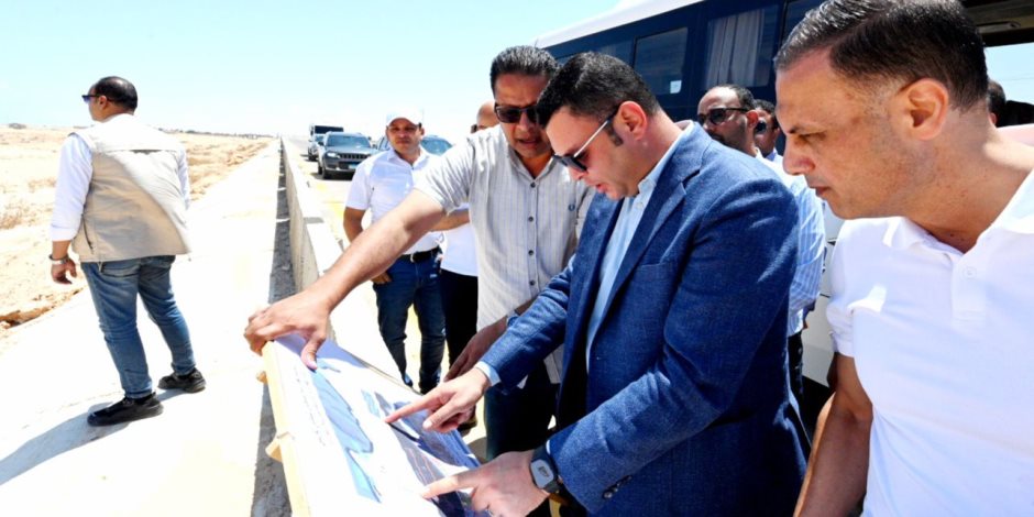 وزير الإسكان يتفقد مشروعات المرحلة العاجلة للأراضي البديلة بمنطقة "شمس الحكمة"