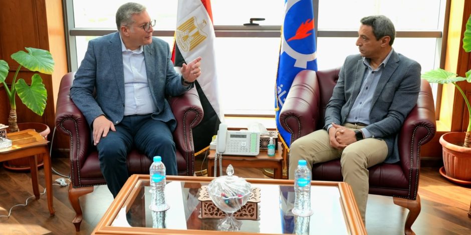 وزير البترول والثروة المعدنية يلتقي محافظ السويس في مستهل زيارته للمحافظة لبحث سبل التعاون المشترك