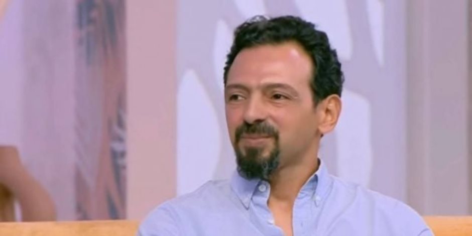 وصول جثمان تيمور تيمور لمسجد المشير.. وكريم الشناوي أول الحضور