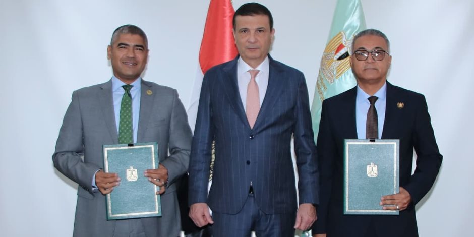 وزير الزراعة يشهد توقيع بروتوكول تعاون بين "بحوث الهندسة الزراعية" و"هايتك للبذور" لتصنيع آلات تطويش الذرة محليًا